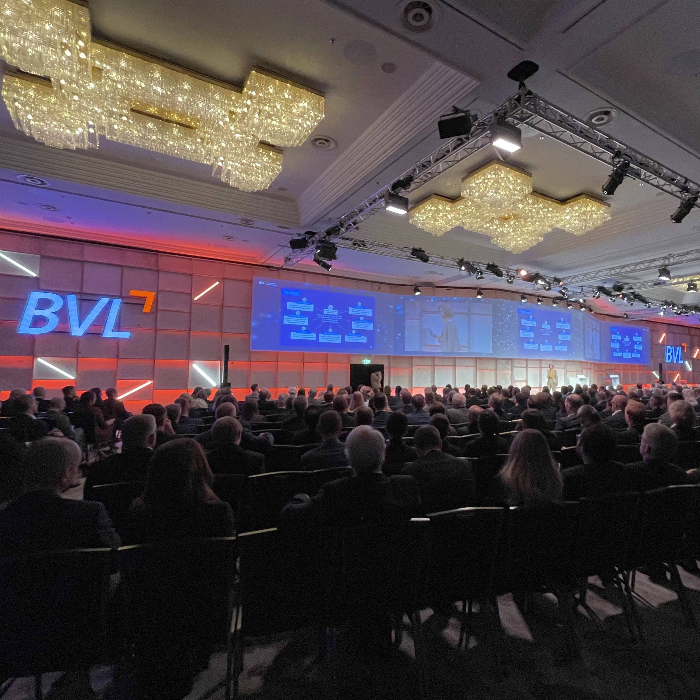 Vortr&auml;ge, Diskussionen und Networking aller Art auf dem DLK 2023. Bild: &copy; q.beyond logineer GmbH.