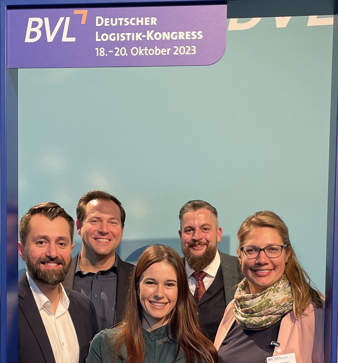 &bdquo;Think Networks&ldquo;: Das logineer Team traf sich u.a. mit Este de la Hunt, Business Development Manager von Wisetech, dem Hersteller des TMS CargoWise (vorne Mitte). Bild: &copy; q.beyond logineer GmbH.