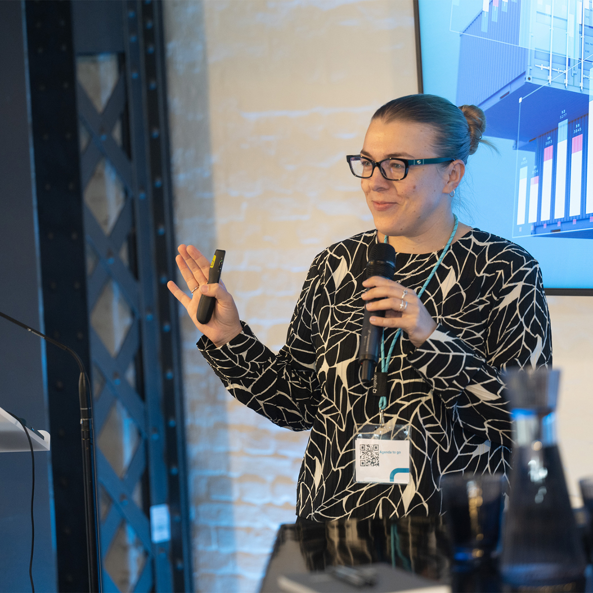 Alina Saienko, SAP Solution Advisor for S/4HANA & Finance, sprach &uuml;ber KI- und Cloud-L&ouml;sungen von SAP, unter anderem f&uuml;r effiziente Finanzprozesse. Bild: &copy; joerg boeh photography.